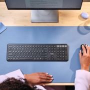 Trust Vaiya Teclado Inalámbrico Bluetooth + 2.4 GHz QWERTY Español, Teclado Bluetooth Multidispositivo Recargable con Numpad, Windows iOS iPadOS macOS Android, Negro